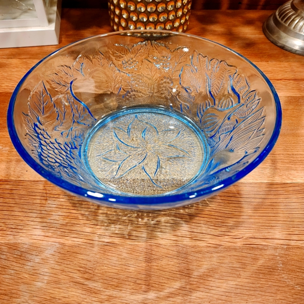 VINTAGE KIG BLUE SERVING BOWL